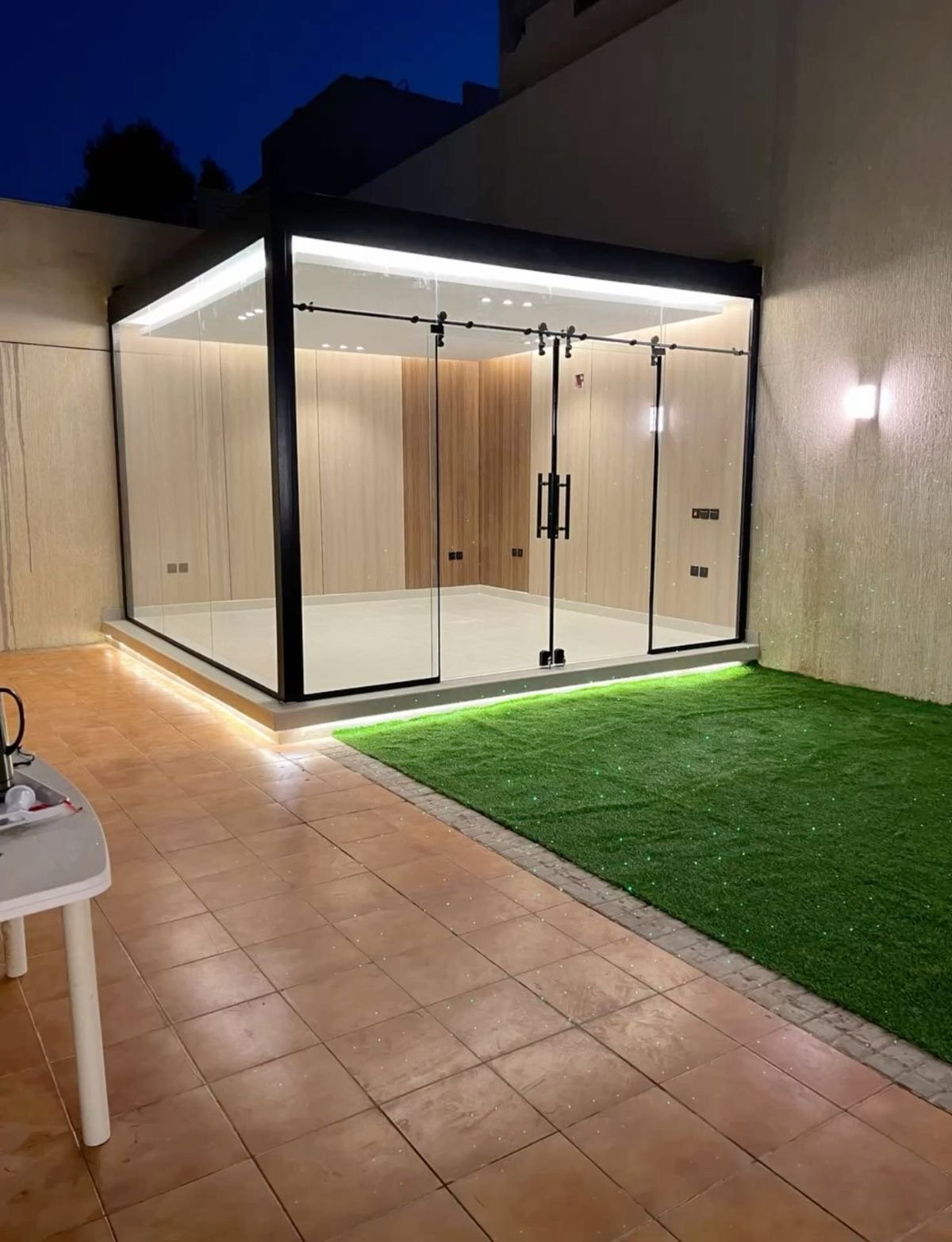نقدم خدمات تصميم وتنفيذ وتركيب البرجولات والجلسات الخارجية بمختلف التصاميم والمقاسات، بما يتناسب مع طبيعة المكان واحتياجات العميل. تشمل…